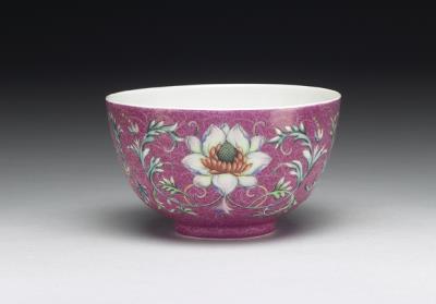 图片[2]-Teacup in yang-ts’ai enamels with incised red ground pattern of flower brocade 1742 (Ch’ien-lung reign)-China Archive